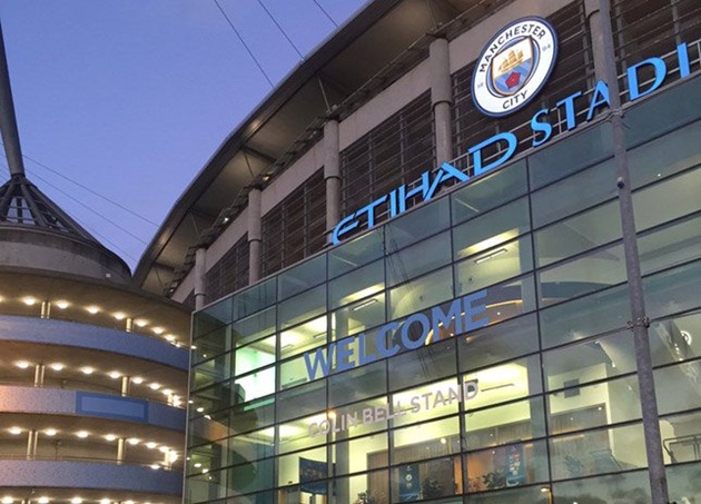 Sơ tán sân Etihad vì sợ khủng bố