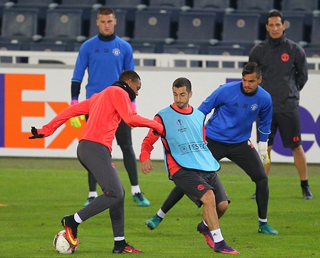 Chùm ảnh: Mkhitaryan phấn khích, tập luyện hăng say trước trận gặp Fenerbahce