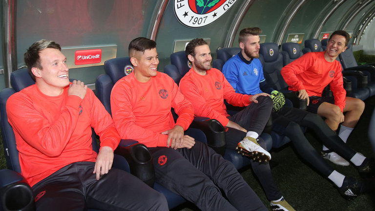 Ảnh bài viết Mourinho lại tính xáo trộn bộ khung vì Phil Jones