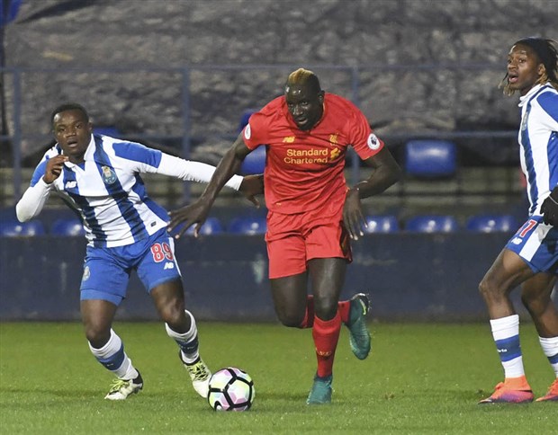 Ảnh bài viết Sắp bị bán, Sakho vẫn gắng sức đá cho đội trẻ Liverpool