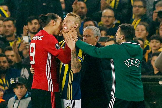 Bóp cổ đối phương, sao Man Utd nguy cơ bị phạt