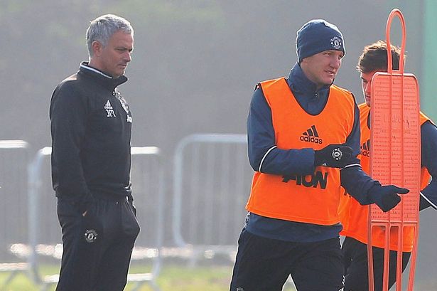 Ảnh bài viết Thải Schweinsteiger, Man Utd mất cả "đống tiền"