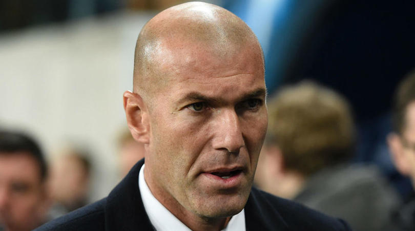 Nghe tin James than phiền, Zidane nói gì?