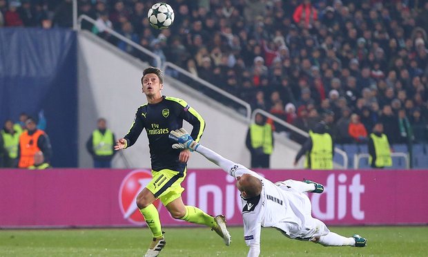 Ảnh bài viết Mesut Oezil xuống nước, Arsenal sướng rơn