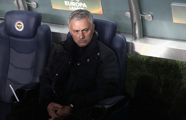 Ảnh bài viết Tham vọng trở thành Sir Alex đang làm hại Mourinho