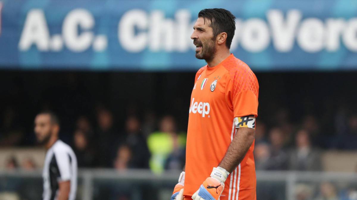 Buffon đi vào lịch sử Serie A