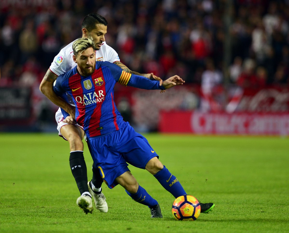 Messi lại "ám" Sevilla