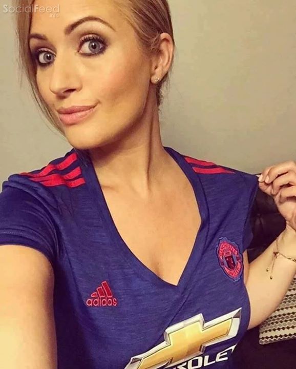 Hayley McQueen - MC xinh đẹp cuồng Man Utd