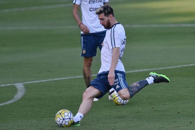 Messi đổi phong cách, lần này là hình xăm