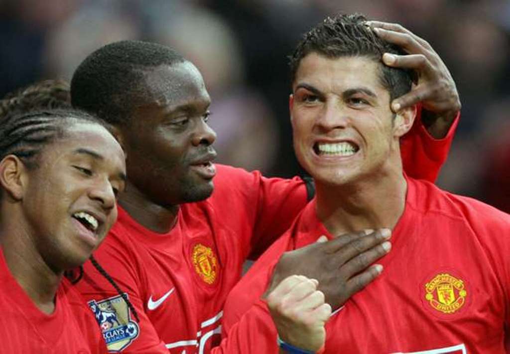 Ảnh bài viết Ở M.U, Neville chỉ muốn Sir Alex chiêu mộ 2 cầu thủ này