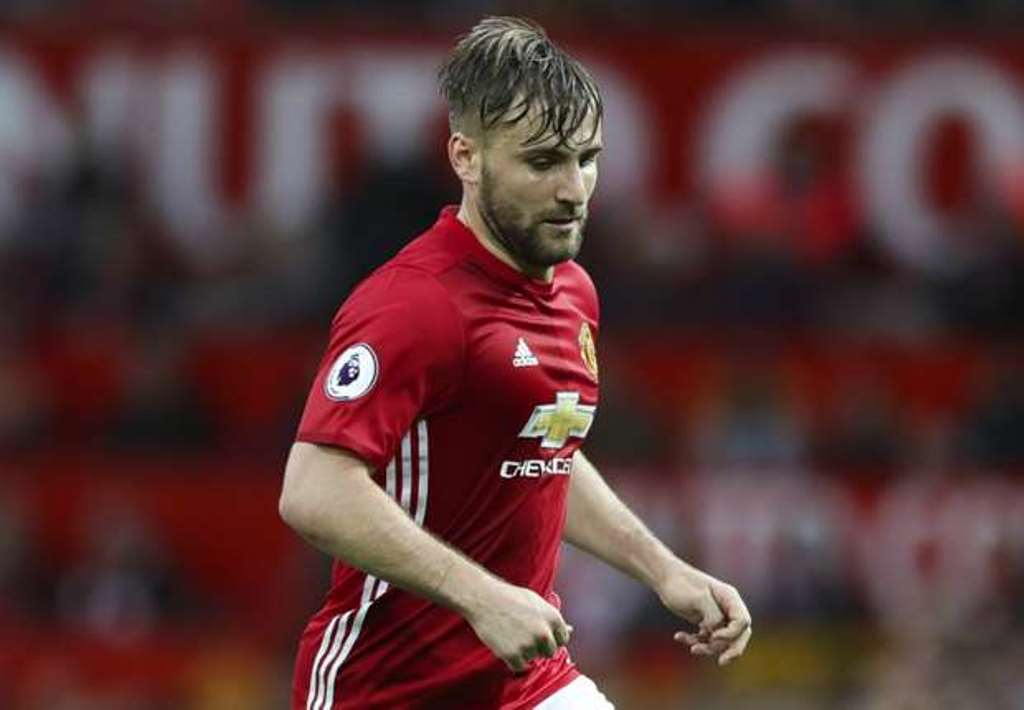 Ảnh bài viết Gary Neville cất lời cảnh tỉnh Luke Shaw