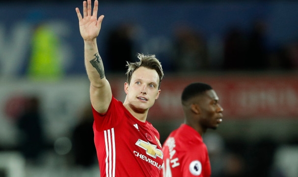 Phil Jones: Đừng để số 4 mãi ám ảnh