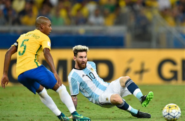 Có Messi, Argentina vẫn thảm bại trước Brazil
