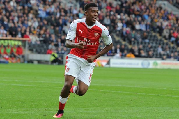 Barca có mời, sao trẻ cũng không rời Arsenal