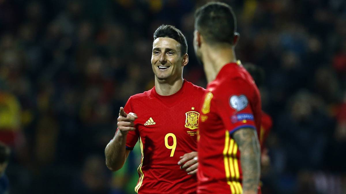 Ghi bàn, lão tướng Aduriz đi vào lịch sử