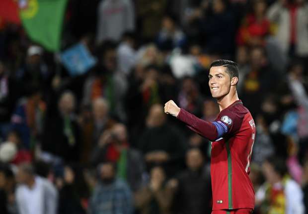 Lập cú đúp, Ronaldo sánh ngang huyền thoại Gerd Mueller