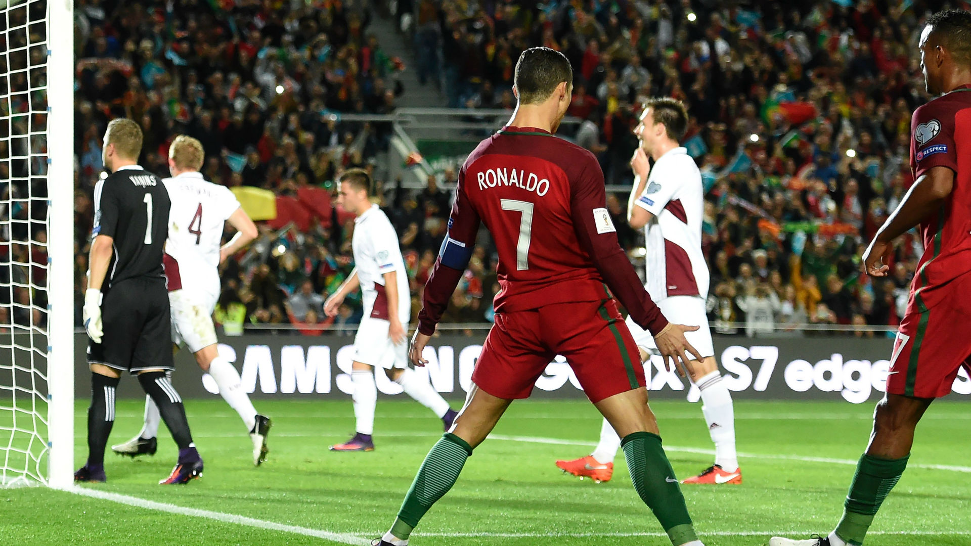 Ảnh bài viết Ronaldo suýt lập hat-trick, Bồ Đào Nha vùi dập Latvia trên sân nhà
