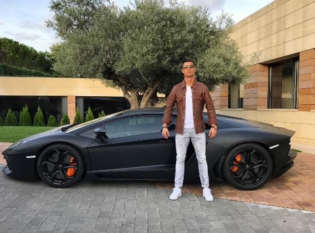 Ronaldo sắp là 'cầu thủ 100 triệu euro' đầu tiên