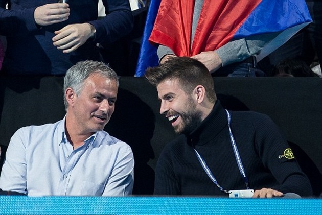 Ảnh bài viết Xem quần vợt giải khuây, Mourinho tỏ ra thân thiết với Pique