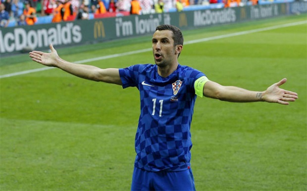 Barca nhắm sao Croatia thay thế Aleix Vidal