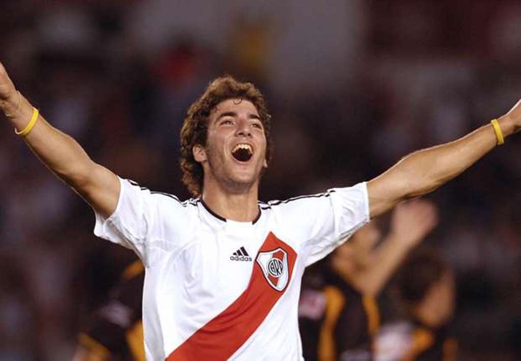 Gonzalo Higuain - ngày sinh ra, anh đã rất đặc biệt