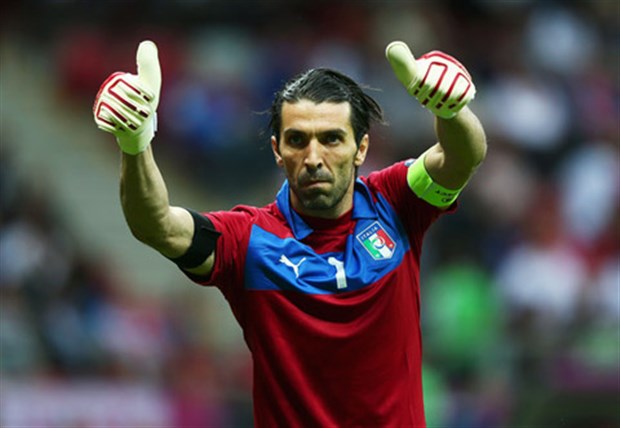 Buffon chính thức cân bằng kỷ lục của Casillas 
