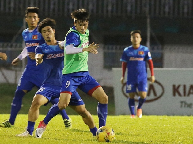 Ảnh bài viết Công Phượng đối mặt nguy cơ ngồi dự bị dài tại AFF Cup 2016