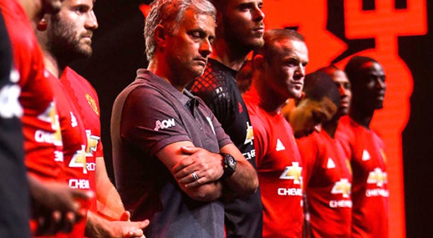 Ảnh bài viết Nóng: Mourinho cái tổ M.U, 11 cái tên bị 'trảm'