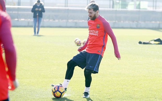 Messi tiếp tục thể hiện 'tình yêu' với Barcelona