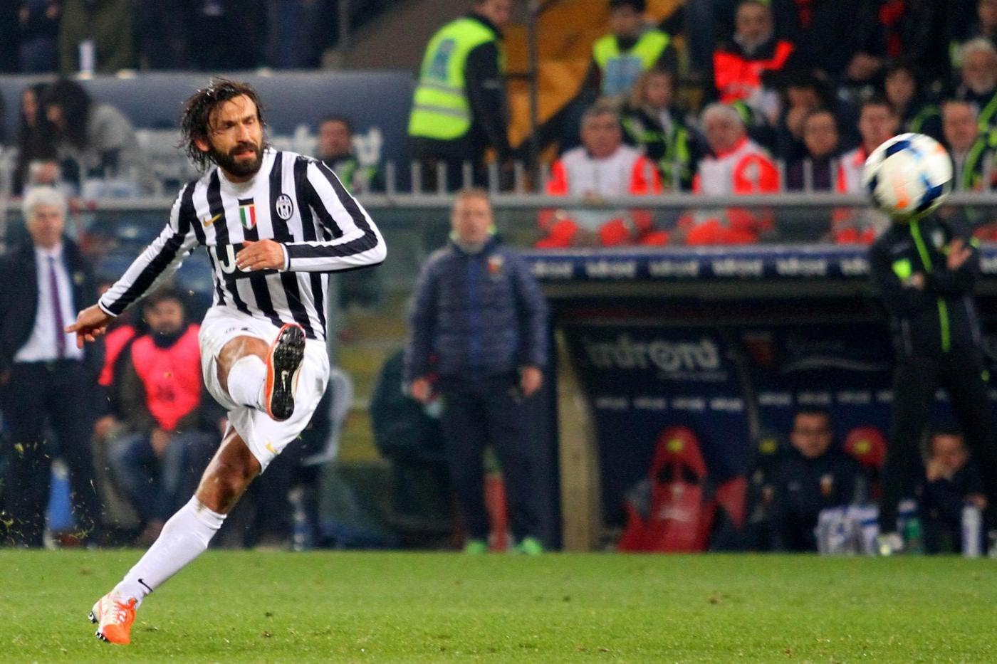 Ảnh bài viết So tài sút phạt: David Villa và Andrea Pirlo