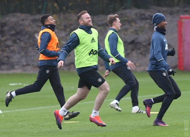 Chùm ảnh: Mourinho và học trò tươi như hoa, sẵn sàng hạ Arsenal
