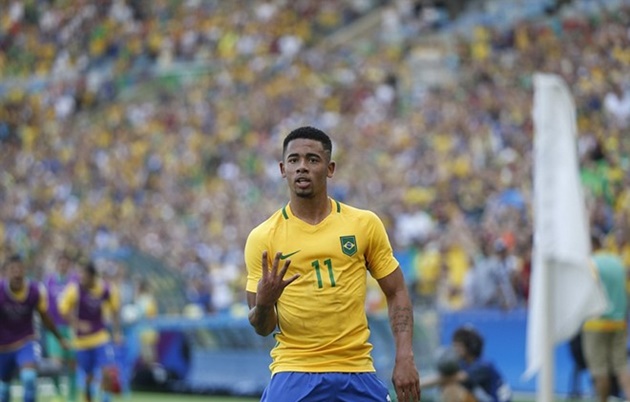 "Đừng quên rằng Gabriel Jesus chỉ mới 19"