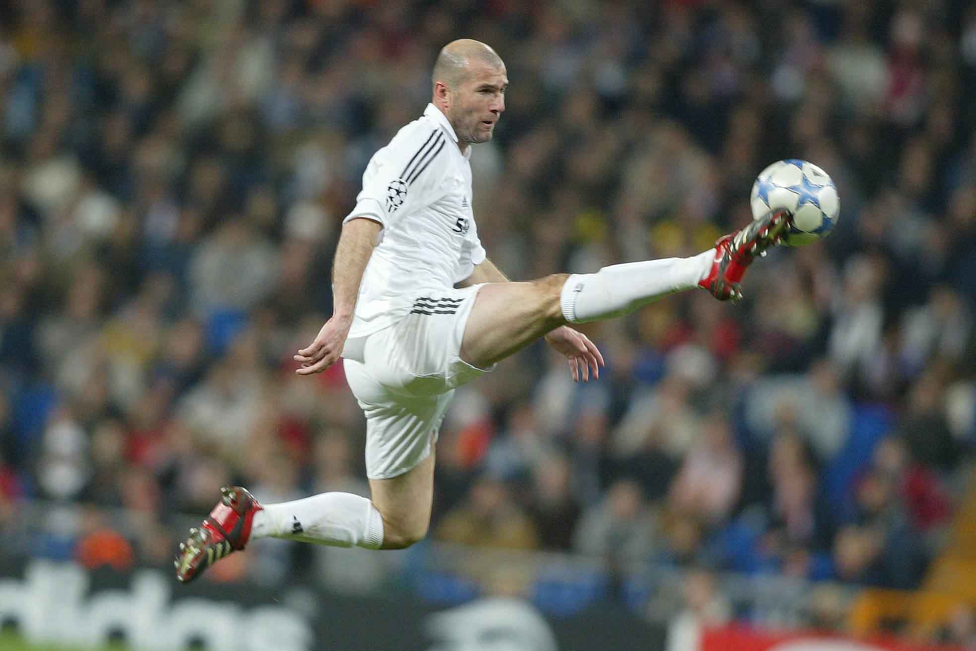 Ảnh bài viết Tài năng chơi bóng của Zinedine Zidane trong quá khứ