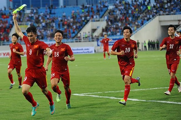 Công Vinh san bằng kỷ lục của Huỳnh Đức
