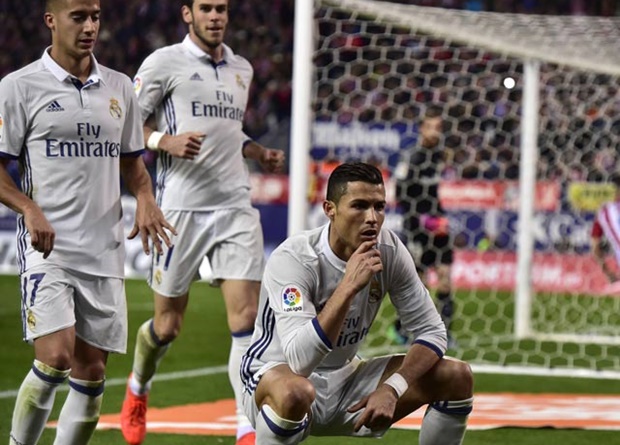 Cristiano Ronaldo gây sốt với kiểu ăn mừng 'vênh mặt'