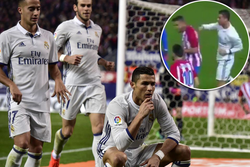 Ảnh bài viết Cristiano Ronaldo suýt "tẩn" Koke tại derby Madrid