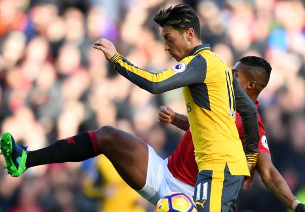 Ảnh bài viết Gặp M.U, Oezil vật vờ như 'chết dở'