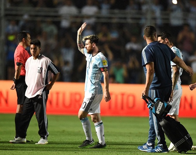 Messi lại sắm vai "Chúa cứu thế"