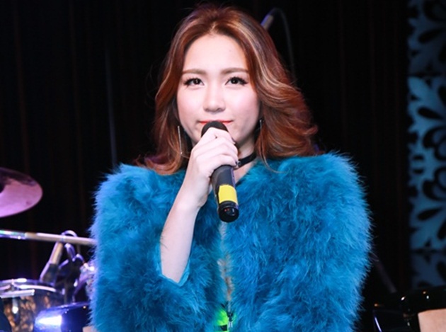 Điểm tin hậu trường 22/11: CR7 đồng tính nhưng rất giàu; Hòa Minzy tố Công Phượng phụ bạc