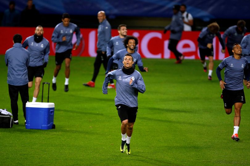 Nặng tình, nhưng Ronaldo vẫn thi đấu hết mình trước Sporting