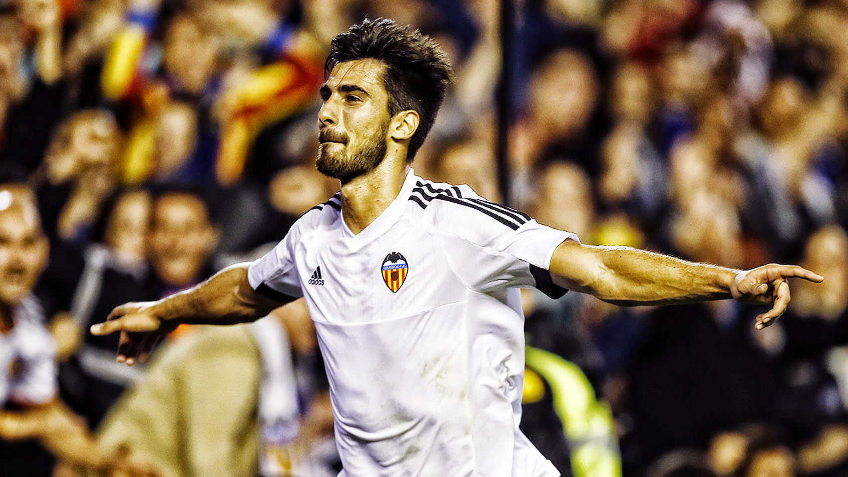 Ảnh bài viết Andre Gomes khi còn khoác áo Valencia