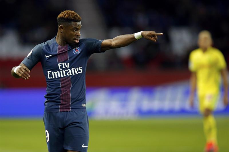 Vì sao Serge Aurier bị từ chối nhập cảnh?