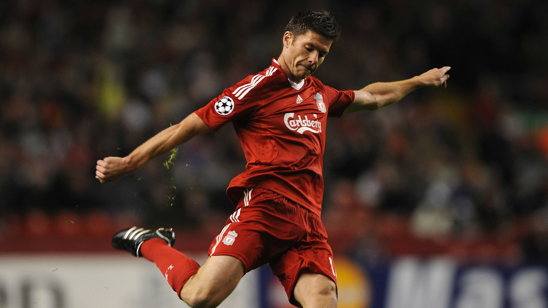 Xabi Alonso thời còn tung hoành Liverpool