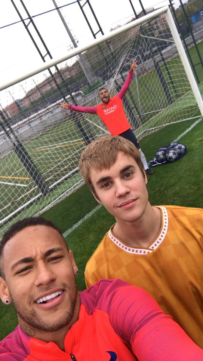 Xem Neymar quẩy cùng Justin Bieber