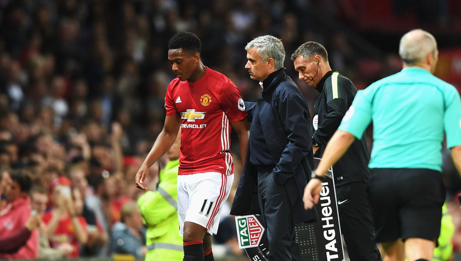 Điểm tin sáng 26/11: Martial bị Mourinho "nắn gân"; Công Phượng sẵn sàng chiến Campuchia