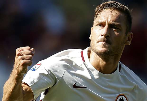 Ở tuổi 40, Totti vẫn chưa dừng lại