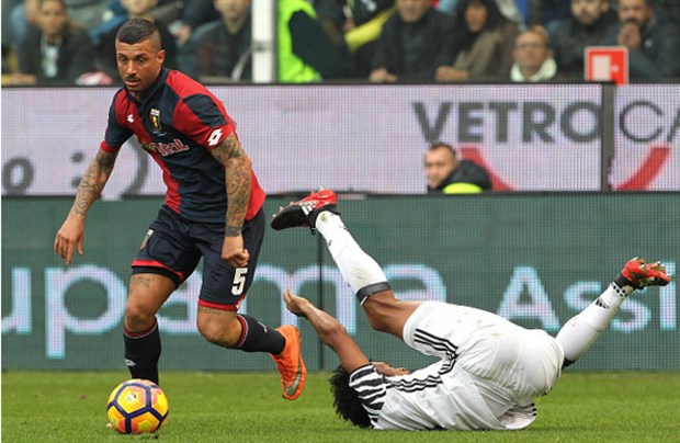 'Học theo' Milan, Juventus thảm bại trước Genoa