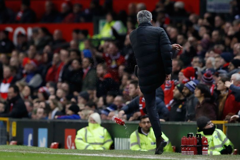Ảnh bài viết Báo chí Anh: Mourinho vô lối, xứng đáng nhận án phạt