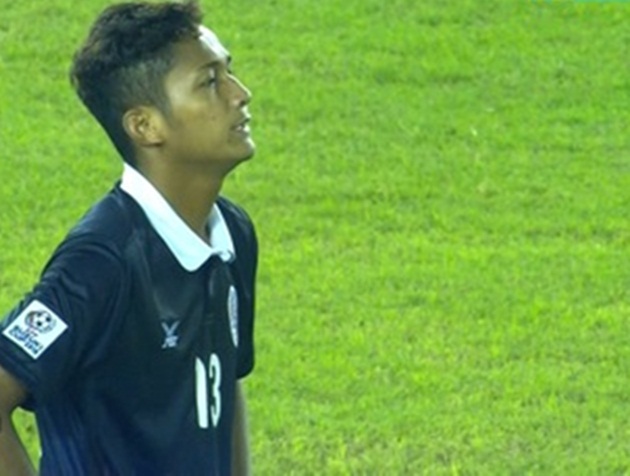 Ảnh bài viết Hậu vệ Campuchia "tặng" bàn thắng cho Việt Nam "buồn cười nhất 2016"