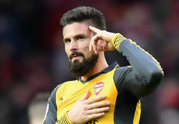Ảnh bài viết Mãi kiếp dự bị, Giroud được đồng đội an ủi